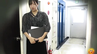 DLEE-804 06 Covert photography: Office workers way of relieving stress! Naked peeing in the company restroom