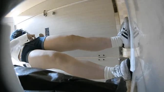 HD Bar The little sister forgot to bring paper 03