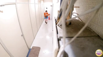 DLSL-646 01 Bladder-full female college student sneaks out of lecture to urinate