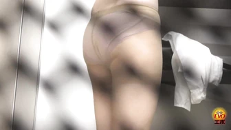 DLEE-813 05 Hidden camera in the office: OL trying to hold her pee slips into the toilet 5