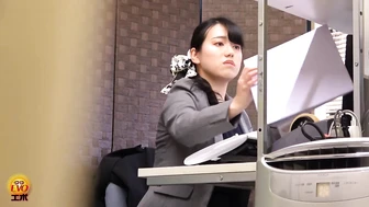 DLEE-824 05 Hidden camera footage of peeing in a Western-style toilet, part 4