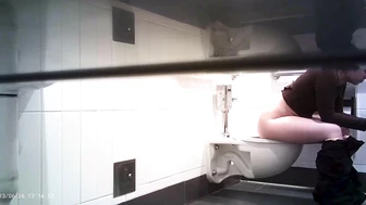 Hot Girls In Student Toilet 2