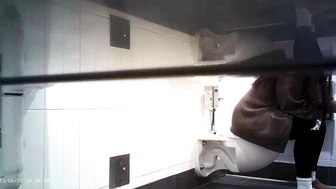 Hot Girls In Student Toilet 3