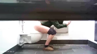 Hot Girls In Student Toilet 4