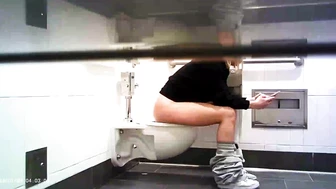 Hot Girls In Student Toilet 4