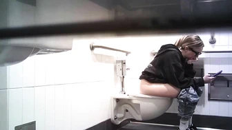 Hot Girls In Student Toilet 6