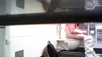 Hot Girls In Student Toilet 7