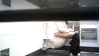 Hot Girls In Student Toilet 8