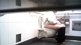 Hot Girls In Student Toilet 9