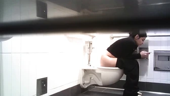 Hot Girls In Student Toilet 9