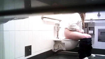 Hot Girls In Student Toilet 10