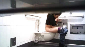 Hot Girls In Student Toilet 10
