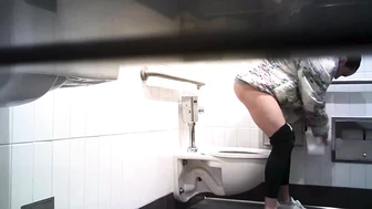 Hot Girls In Student Toilet 12