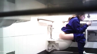 Hot Girls In Student Toilet 12