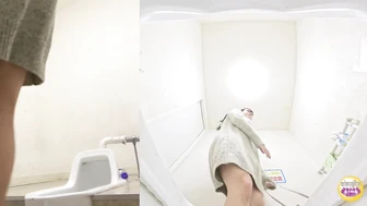 DLSL-658 04 Station toilet: High-speed peeing just before the last train