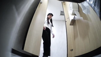 Womens Toilet in an Elite Nightclub 23