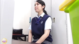 DLSL-322 04 Part-time job interview: A female student couldn't hold it in and peed herself