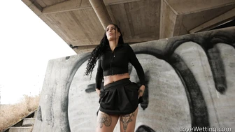 Alexa Throat - Pissing Scene