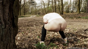 Naomi Bennet - Pissing Scene