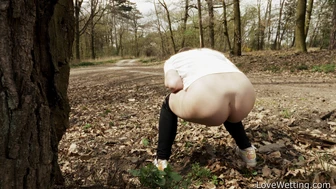 Naomi Bennet - Pissing Scene