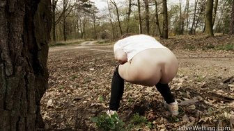 Naomi Bennet - Pissing Scene