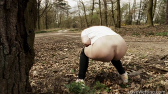 Naomi Bennet - Pissing Scene