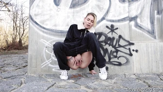 Claudia - Pissing Scene