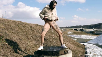 Alexa Throat - Pissing Scene