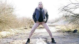 Andrea Quinn - Pissing Scene