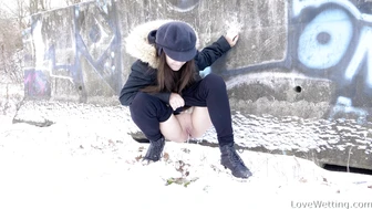 Lola Desire - Pissing Scene