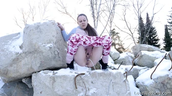 Valentina Ross - Pissing Scene