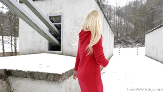 Izzy Delphine - Pissing Scene