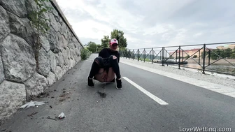 Claudia - Pissing Scene