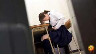 DLEE-821 01 Breaking the Limit: Peeing During Class