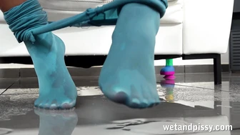 Pissy Pantyhose