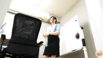 DLSL-663 06 Hidden Camera in the Office: Stuck in the Toilet and Leaking Pee