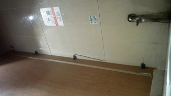 Glasses cheongsam shaking urine