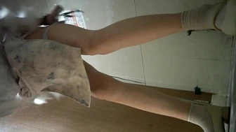 Glasses cheongsam shaking urine