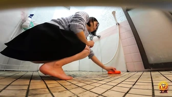 DLEE-852 03 Holy water shower in the changing room, undressing and holding back, woman urinating in the bathroom 2