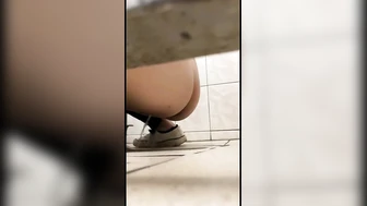 MUJI boutique TWTP 1685 Lurking in the school girls restroom