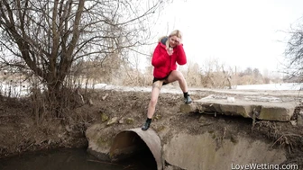Claudia - Pissing Scene