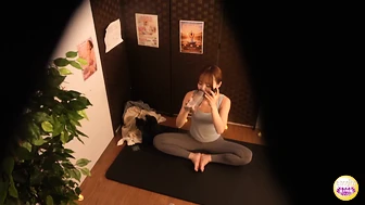 DLSL-675 01 A long line forms in the toilet of a yoga studio, and someone urinates profusely