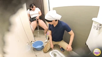 DLSL-678 03 Woman at the limit of her urge to urinate unleashes explosive guerrilla urination