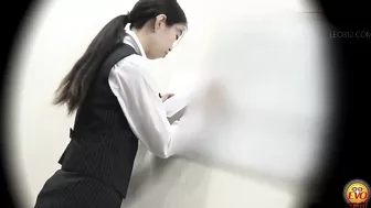 DLEE-512 03 In-house voyeur on the verge of bladder collapse. Pee accumulated during work!