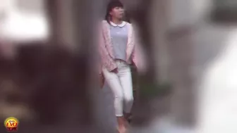 DLEE-151 01 Women caught leaking in pants in public toilet. VOL.2