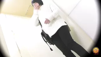 DLEE-363 02 Toilet voyeur - girls barely holding their pee while waiting at the private room door