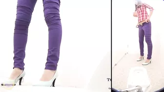 DLSL-027 02 Women jumping into the toilet cabin on the edge of the bladder limit