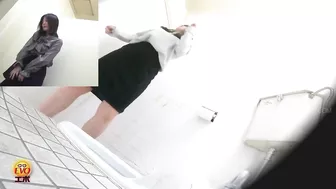 DLEE-472 01 Toilet voyeur: girls barely holding their pee while waiting by the private room door. VOL. 2