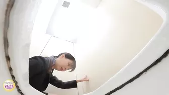 DLSL-489 04 Rookie OL's close call slip to the toilet.