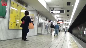 DLFF-027 01 Subway station toilet rush